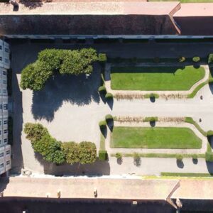 cour vue en drone